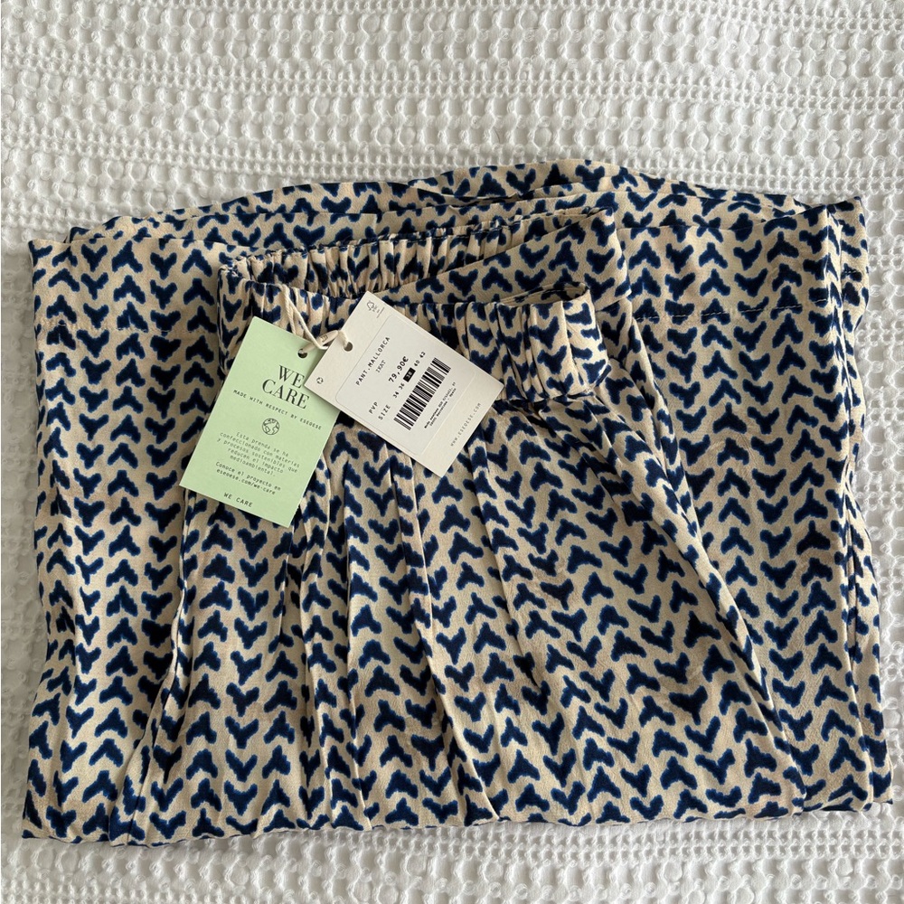 Blue and beige Patterned flowy pants